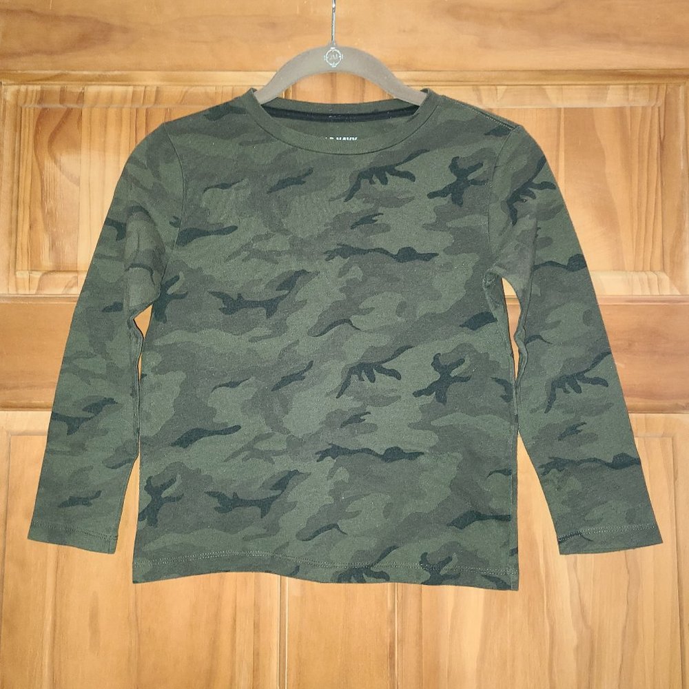 5/$30 Boys Old Navy Green Camouflaged Long Sleeve Shirt